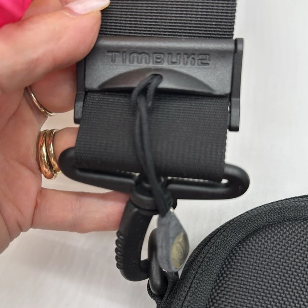 Timbuk2 Black Nylon Laptop Bag Messenger Bag Crossbody TOT9356A